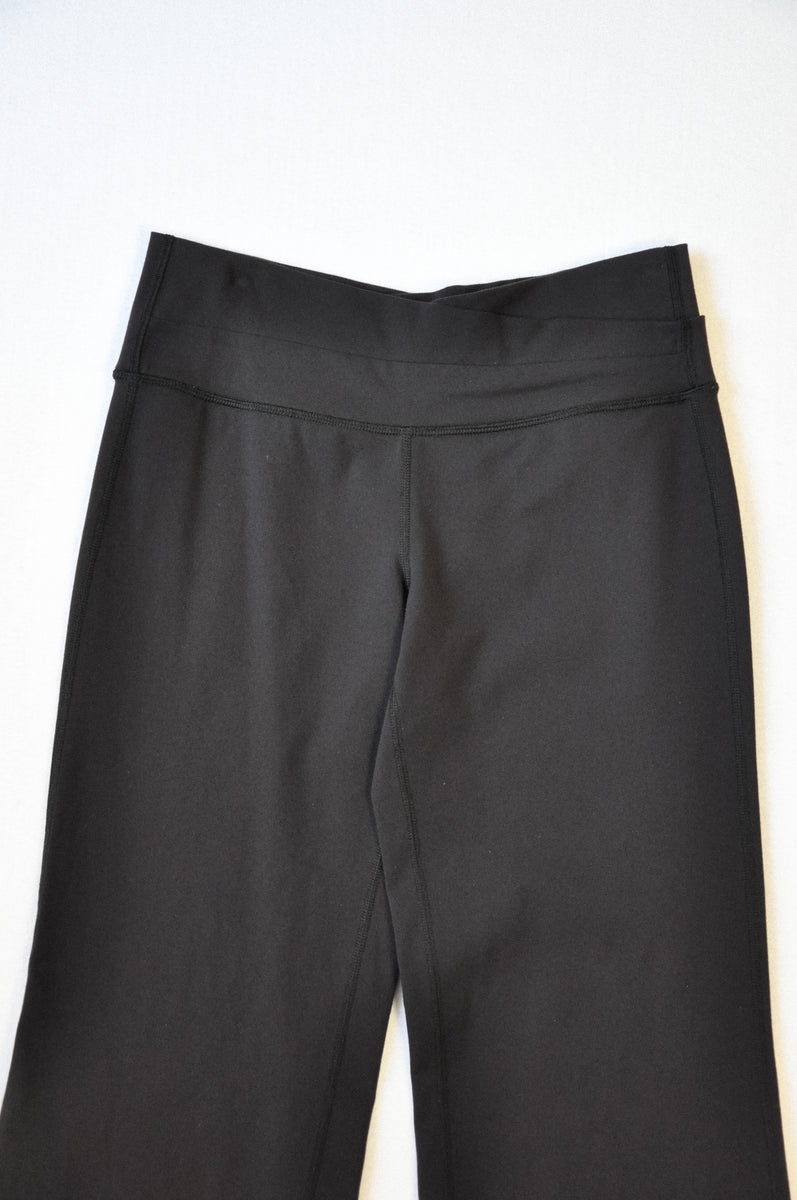 Lululemon Skinny Groove Pant サイズ6 黒 Lululemon Skinny Groove Pant *Full-On Luon - Black / Petal