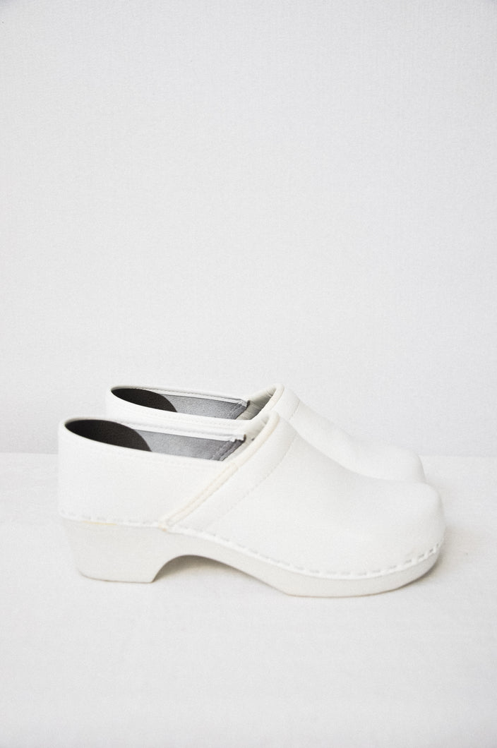 White Leather Clogs | Size W7.5/8