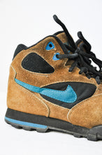 Load image into Gallery viewer, 1994 Nike Calder Hiking Boots | Size W7.5
