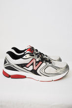 Charger l&#39;image dans la galerie, New Balance 580 v2 Silver Sneakers | Size M10.5