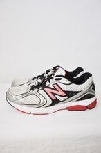 Load image into Gallery viewer, New Balance 580 v2 Silver Sneakers | Size M10.5