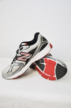 Charger l&#39;image dans la galerie, New Balance 580 v2 Silver Sneakers | Size M10.5