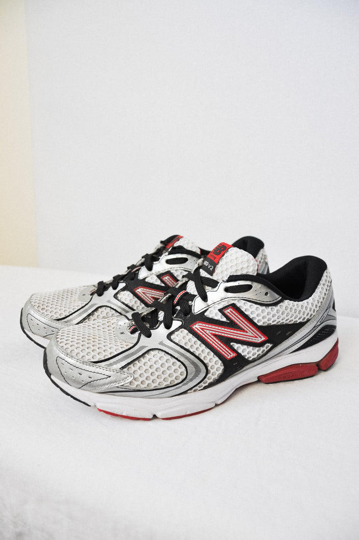 New Balance 580 v2 Silver Sneakers | Size M10.5