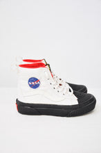 Charger l&#39;image dans la galerie, Vans x NASA Old Skool MTE Hi Shoes | Size Kids 10.5