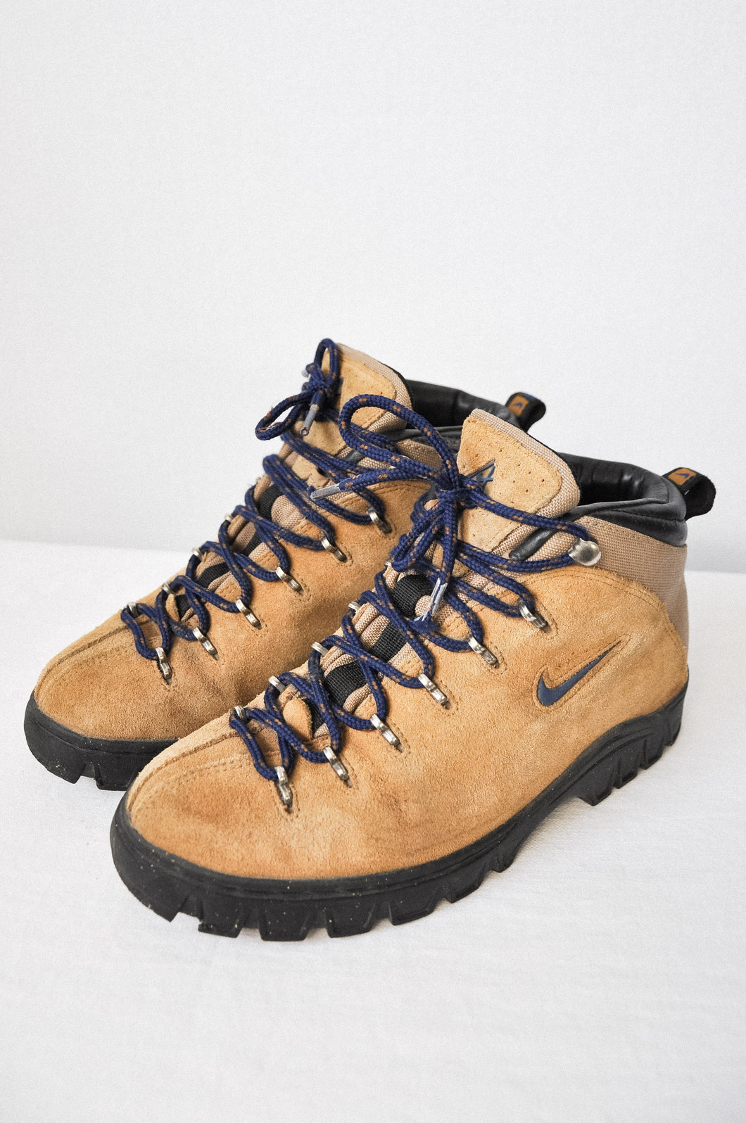 Nike suede boots online