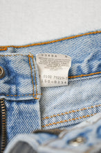 Charger l&#39;image dans la galerie, Vintage Levi&#39;s Jean Shorts | Youth 6