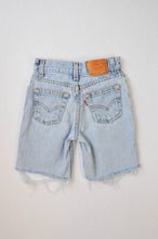 Charger l&#39;image dans la galerie, Vintage Levi&#39;s Jean Shorts | Youth 6