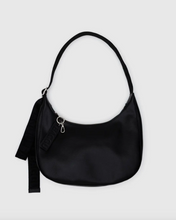 Charger l&#39;image dans la galerie, Medium Recycled Leather Medium Crescent Bag | Black