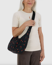 Charger l&#39;image dans la galerie, Medium Nylon Crescent Bag | Painted Wildflower