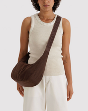 Charger l'image dans la galerie, Medium Nylon Crescent Bag | Coffee