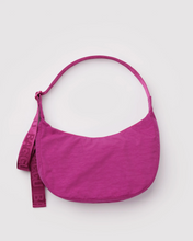 Charger l'image dans la galerie, Medium Nylon Crescent Bag | Deep Fuschia