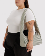 Charger l'image dans la galerie, Nylon Meringue Bag | Sage Stripe