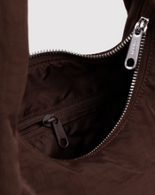 Charger l'image dans la galerie, Small Nylon Meringue Bag | Coffee
