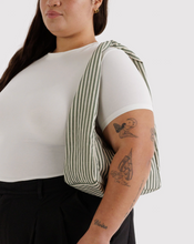 Charger l'image dans la galerie, Small Nylon Meringue Bag | Sage Stripe