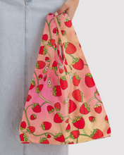 Charger l'image dans la galerie, Standard Baggu | Strawberry Blossom