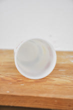 Charger l&#39;image dans la galerie, Gobelet en verre de lait Atlas